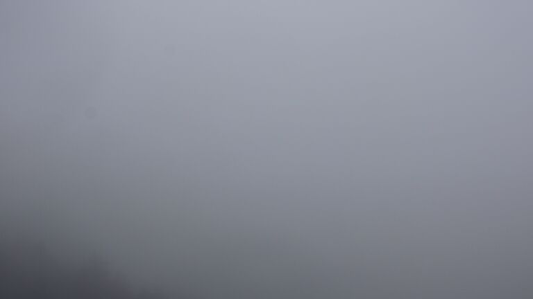 Dieses Bild zeigt eine Webcam-Aufnahme vom Achertal, aufgenommen am Montag, den 27.10.2025 um 10:50 Uhr. Die Temperatur betrug 2°C.