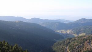 Dieses Bild zeigt eine Webcam-Aufnahme vom Achertal, aufgenommen am Mittwoch, den 17.12.2025 um 14:30 Uhr. Die Temperatur betrug 6.6°C.