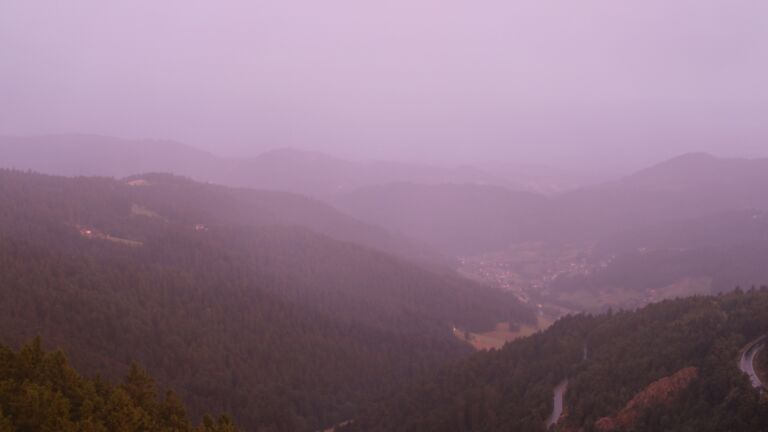 Dieses Bild zeigt eine Webcam-Aufnahme vom Achertal, aufgenommen am Montag, den 14.07.2025 um 05:40 Uhr. Die Temperatur betrug 14.6°C.