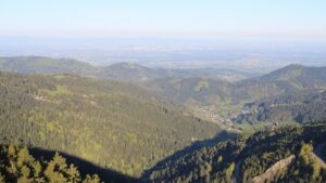 Dieses Bild zeigt eine Webcam-Aufnahme vom Achertal, aufgenommen am Freitag, den 24.04.2026 um 07:50 Uhr. Die Temperatur betrug 13.8°C.