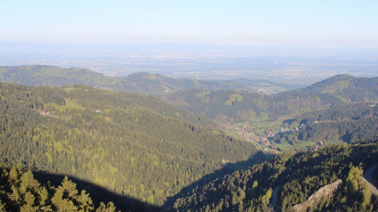 Dieses Bild zeigt eine Webcam-Aufnahme vom Achertal, aufgenommen am Freitag, den 24.04.2026 um 07:50 Uhr. Die Temperatur betrug 13.8°C.