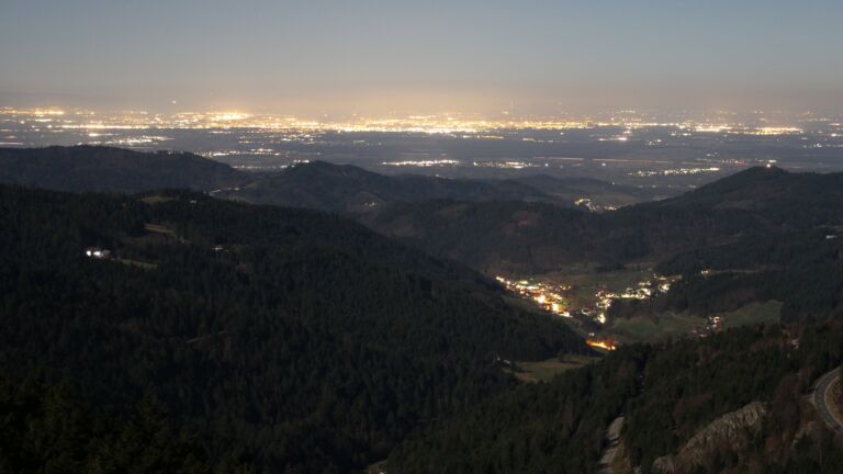 Dieses Bild zeigt eine Webcam-Aufnahme vom Achertal, aufgenommen am Mittwoch, den 04.03.2026 um 23:00 Uhr. Die Temperatur betrug 3.9°C.