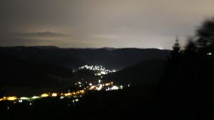 Dieses Bild zeigt eine Webcam-Aufnahme vom Achertal, aufgenommen am Freitag, den 17.07.2026 um 01:00 Uhr. Die Temperatur betrug 19.4°C.