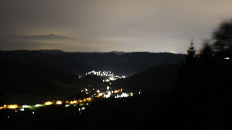 Dieses Bild zeigt eine Webcam-Aufnahme vom Achertal, aufgenommen am Freitag, den 17.07.2026 um 01:00 Uhr. Die Temperatur betrug 19.4°C.