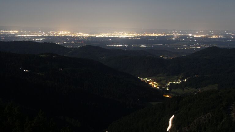 Dieses Bild zeigt eine Webcam-Aufnahme vom Achertal, aufgenommen am Freitag, den 05.09.2025 um 23:30 Uhr. Die Temperatur betrug 10.6°C.