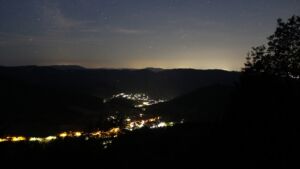 Dieses Bild zeigt eine Webcam-Aufnahme vom Achertal, aufgenommen am Donnerstag, den 18.06.2026 um 03:20 Uhr. Die Temperatur betrug 21.6°C.