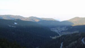 Dieses Bild zeigt eine Webcam-Aufnahme vom Achertal, aufgenommen am Sonntag, den 08.02.2026 um 08:30 Uhr. Die Temperatur betrug 2.4°C.