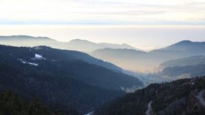 Dieses Bild zeigt eine Webcam-Aufnahme vom Achertal, aufgenommen am Freitag, den 23.01.2026 um 16:30 Uhr. Die Temperatur betrug 7.9°C.