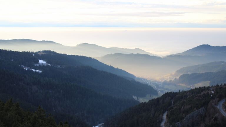 Dieses Bild zeigt eine Webcam-Aufnahme vom Achertal, aufgenommen am Freitag, den 23.01.2026 um 16:30 Uhr. Die Temperatur betrug 7.9°C.