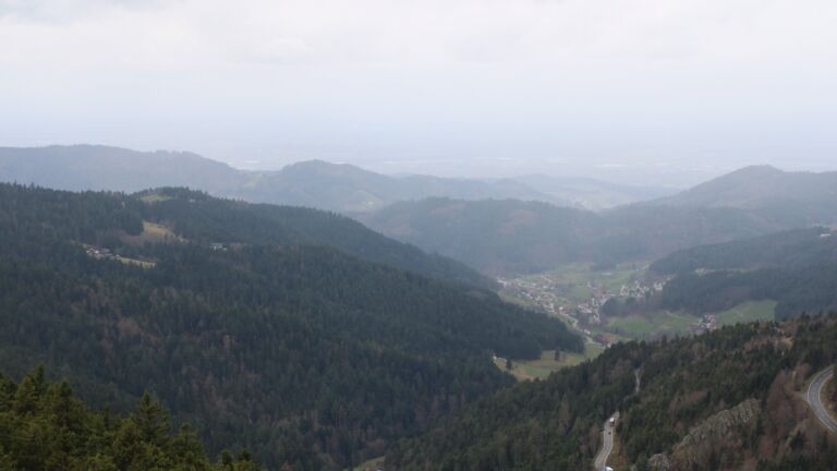 Dieses Bild zeigt eine Webcam-Aufnahme vom Achertal, aufgenommen am Mittwoch, den 11.03.2026 um 14:20 Uhr. Die Temperatur betrug 6.4°C.