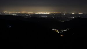 Dieses Bild zeigt eine Webcam-Aufnahme vom Achertal, aufgenommen am Freitag, den 20.03.2026 um 01:30 Uhr. Die Temperatur betrug 2.8°C.