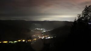 Dieses Bild zeigt eine Webcam-Aufnahme vom Achertal, aufgenommen am Mittwoch, den 20.05.2026 um 01:00 Uhr. Die Temperatur betrug 10.9°C.