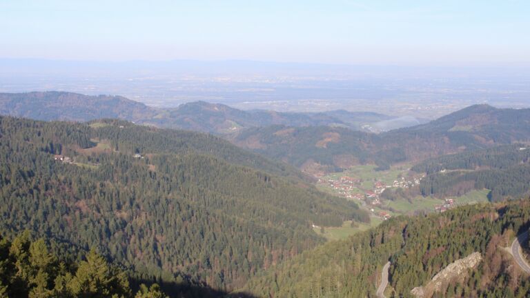 Dieses Bild zeigt eine Webcam-Aufnahme vom Achertal, aufgenommen am Donnerstag, den 09.04.2026 um 08:40 Uhr. Die Temperatur betrug 13.6°C.