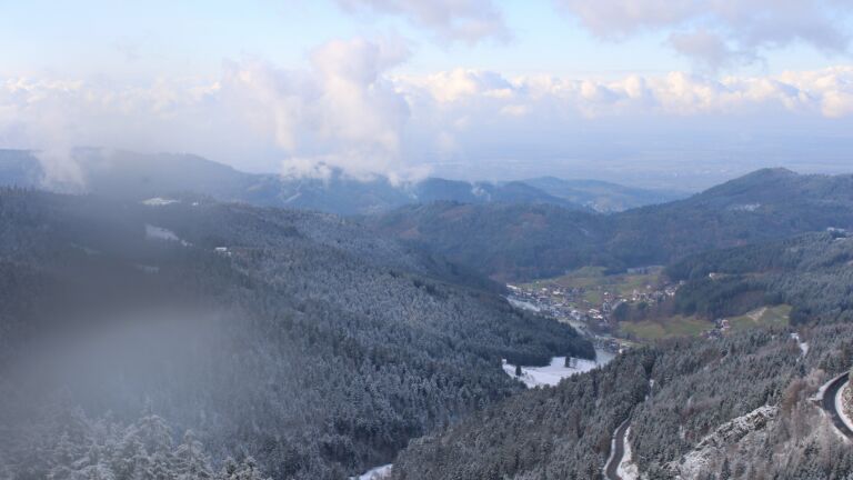 Dieses Bild zeigt eine Webcam-Aufnahme vom Achertal, aufgenommen am Freitag, den 21.11.2025 um 13:00 Uhr. Die Temperatur betrug -4.9°C.