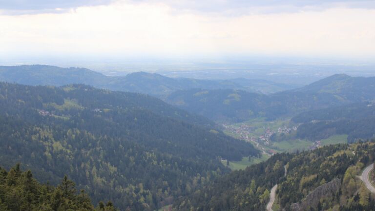 Dieses Bild zeigt eine Webcam-Aufnahme vom Achertal, aufgenommen am Dienstag, den 21.04.2026 um 16:10 Uhr. Die Temperatur betrug 4.1°C.