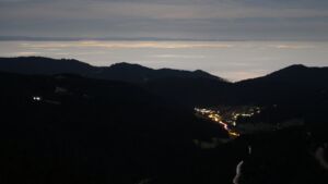 Dieses Bild zeigt eine Webcam-Aufnahme vom Achertal, aufgenommen am Donnerstag, den 26.02.2026 um 00:30 Uhr. Die Temperatur betrug 10.6°C.