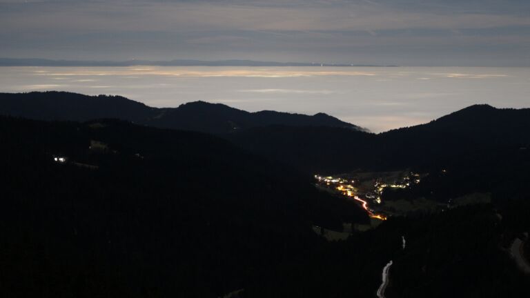 Dieses Bild zeigt eine Webcam-Aufnahme vom Achertal, aufgenommen am Donnerstag, den 26.02.2026 um 00:30 Uhr. Die Temperatur betrug 10.6°C.