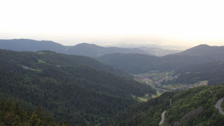Dieses Bild zeigt eine Webcam-Aufnahme vom Achertal, aufgenommen am Freitag, den 23.05.2025 um 19:50 Uhr. Die Temperatur betrug 6.8°C.