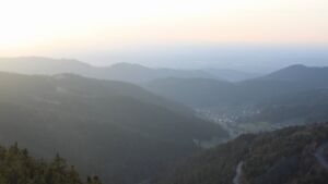 Dieses Bild zeigt eine Webcam-Aufnahme vom Achertal, aufgenommen am Dienstag, den 03.03.2026 um 17:40 Uhr. Die Temperatur betrug 7.9°C.