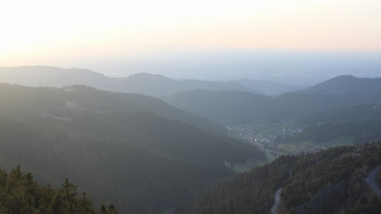 Dieses Bild zeigt eine Webcam-Aufnahme vom Achertal, aufgenommen am Dienstag, den 03.03.2026 um 17:40 Uhr. Die Temperatur betrug 7.9°C.