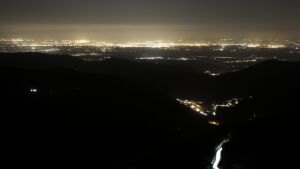 Dieses Bild zeigt eine Webcam-Aufnahme vom Achertal, aufgenommen am Donnerstag, den 12.03.2026 um 22:30 Uhr. Die Temperatur betrug 3.7°C.