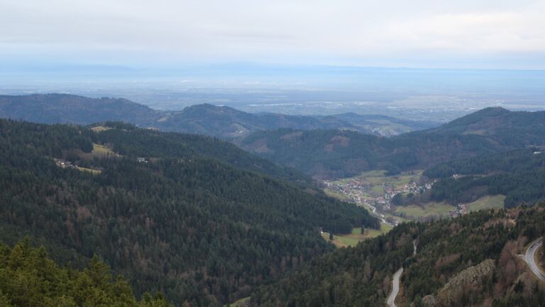 Dieses Bild zeigt eine Webcam-Aufnahme vom Achertal, aufgenommen am Samstag, den 06.12.2025 um 08:50 Uhr. Die Temperatur betrug 1.8°C.