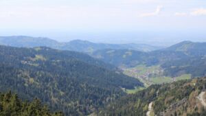 Dieses Bild zeigt eine Webcam-Aufnahme vom Achertal, aufgenommen am Samstag, den 18.04.2026 um 14:10 Uhr. Die Temperatur betrug 15.5°C.