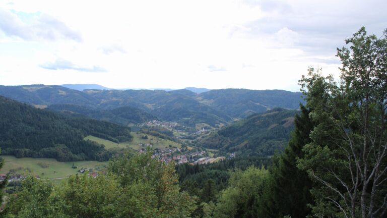 Dieses Bild zeigt eine Webcam-Aufnahme vom Achertal, aufgenommen am Montag, den 31.08.2026 um 16:50 Uhr. Die Temperatur betrug 19.4°C.