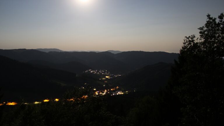 Dieses Bild zeigt eine Webcam-Aufnahme vom Achertal, aufgenommen am Donnerstag, den 30.07.2026 um 04:10 Uhr. Die Temperatur betrug 26°C.