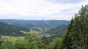 Dieses Bild zeigt eine Webcam-Aufnahme vom Achertal, aufgenommen am Montag, den 08.06.2026 um 15:50 Uhr. Die Temperatur betrug 24°C.
