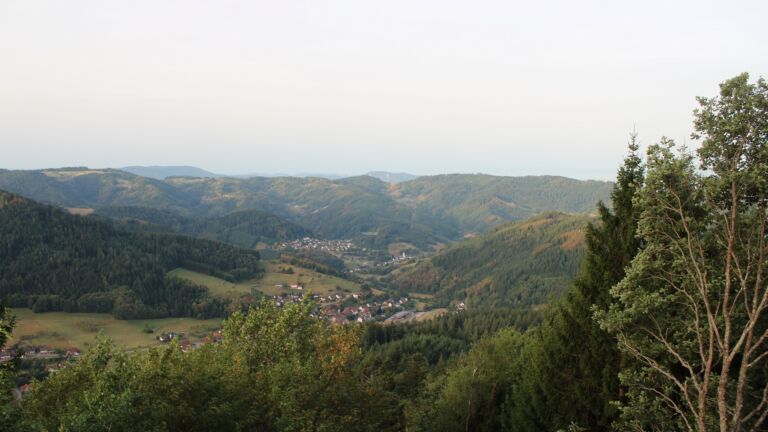 Dieses Bild zeigt eine Webcam-Aufnahme vom Achertal, aufgenommen am Donnerstag, den 27.08.2026 um 07:20 Uhr. Die Temperatur betrug 23.6°C.