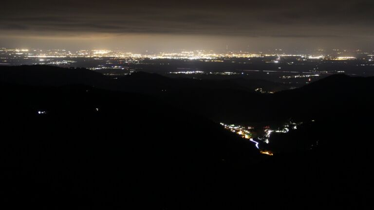 Dieses Bild zeigt eine Webcam-Aufnahme vom Achertal, aufgenommen am Montag, den 06.04.2026 um 00:00 Uhr. Die Temperatur betrug 6.4°C.