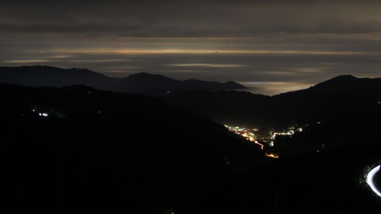 Dieses Bild zeigt eine Webcam-Aufnahme vom Achertal, aufgenommen am Samstag, den 08.11.2025 um 20:30 Uhr. Die Temperatur betrug 5.9°C.