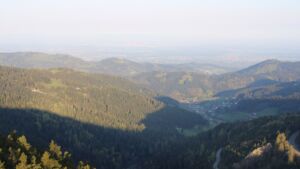 Dieses Bild zeigt eine Webcam-Aufnahme vom Achertal, aufgenommen am Montag, den 20.04.2026 um 07:30 Uhr. Die Temperatur betrug 7.8°C.