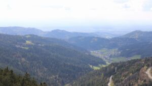 Dieses Bild zeigt eine Webcam-Aufnahme vom Achertal, aufgenommen am Donnerstag, den 16.04.2026 um 16:50 Uhr. Die Temperatur betrug 12.2°C.