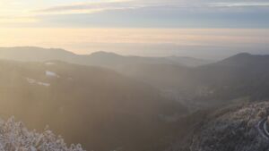 Dieses Bild zeigt eine Webcam-Aufnahme vom Achertal, aufgenommen am Donnerstag, den 27.11.2025 um 16:10 Uhr. Die Temperatur betrug -1.9°C.