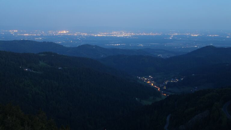 Dieses Bild zeigt eine Webcam-Aufnahme vom Achertal, aufgenommen am Mittwoch, den 07.05.2025 um 05:10 Uhr. Die Temperatur betrug 3.1°C.