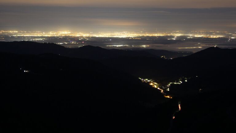 Dieses Bild zeigt eine Webcam-Aufnahme vom Achertal, aufgenommen am Freitag, den 03.10.2025 um 06:20 Uhr. Die Temperatur betrug 4.2°C.