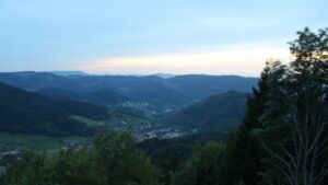 Dieses Bild zeigt eine Webcam-Aufnahme vom Achertal, aufgenommen am Montag, den 28.09.2026 um 19:30 Uhr. Die Temperatur betrug 23.4°C.