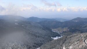 Dieses Bild zeigt eine Webcam-Aufnahme vom Achertal, aufgenommen am Freitag, den 21.11.2025 um 13:10 Uhr. Die Temperatur betrug -4.8°C.