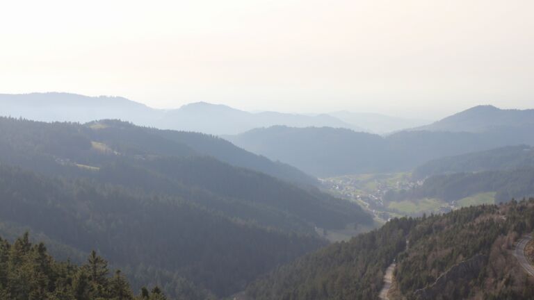 Dieses Bild zeigt eine Webcam-Aufnahme vom Achertal, aufgenommen am Donnerstag, den 05.03.2026 um 16:30 Uhr. Die Temperatur betrug 11.6°C.