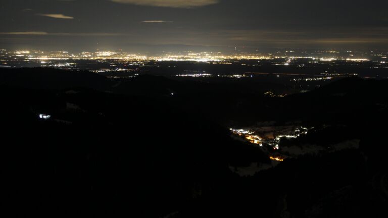 Dieses Bild zeigt eine Webcam-Aufnahme vom Achertal, aufgenommen am Dienstag, den 13.01.2026 um 02:30 Uhr. Die Temperatur betrug 4°C.