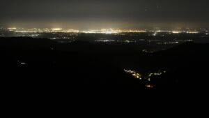 Dieses Bild zeigt eine Webcam-Aufnahme vom Achertal, aufgenommen am Donnerstag, den 18.09.2025 um 04:00 Uhr. Die Temperatur betrug 12.6°C.