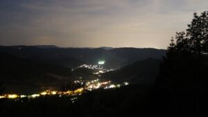Dieses Bild zeigt eine Webcam-Aufnahme vom Achertal, aufgenommen am Samstag, den 20.06.2026 um 23:40 Uhr. Die Temperatur betrug 26.5°C.