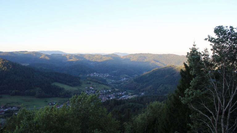 Dieses Bild zeigt eine Webcam-Aufnahme vom Achertal, aufgenommen am Sonntag, den 06.09.2026 um 07:30 Uhr. Die Temperatur betrug 13.6°C.