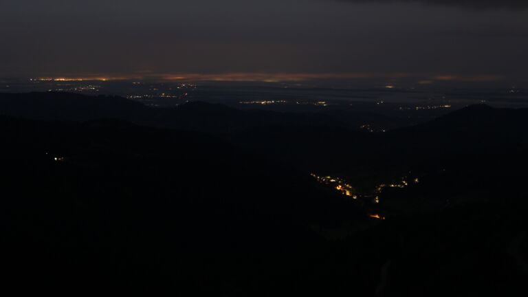 Dieses Bild zeigt eine Webcam-Aufnahme vom Achertal, aufgenommen am Sonntag, den 12.10.2025 um 06:50 Uhr. Die Temperatur betrug 5.7°C.
