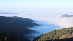 Dieses Bild zeigt eine Webcam-Aufnahme vom Achertal, aufgenommen am Samstag, den 13.12.2025 um 10:00 Uhr. Die Temperatur betrug 9.4°C.