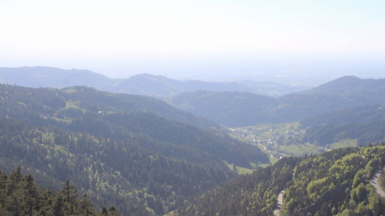 Dieses Bild zeigt eine Webcam-Aufnahme vom Achertal, aufgenommen am Donnerstag, den 30.04.2026 um 17:50 Uhr. Die Temperatur betrug 10.8°C.