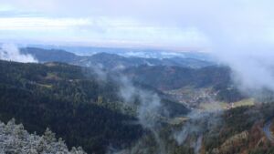 Dieses Bild zeigt eine Webcam-Aufnahme vom Achertal, aufgenommen am Montag, den 17.11.2025 um 11:00 Uhr. Die Temperatur betrug -1.9°C.