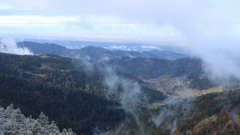 Dieses Bild zeigt eine Webcam-Aufnahme vom Achertal, aufgenommen am Montag, den 17.11.2025 um 11:00 Uhr. Die Temperatur betrug -1.9°C.